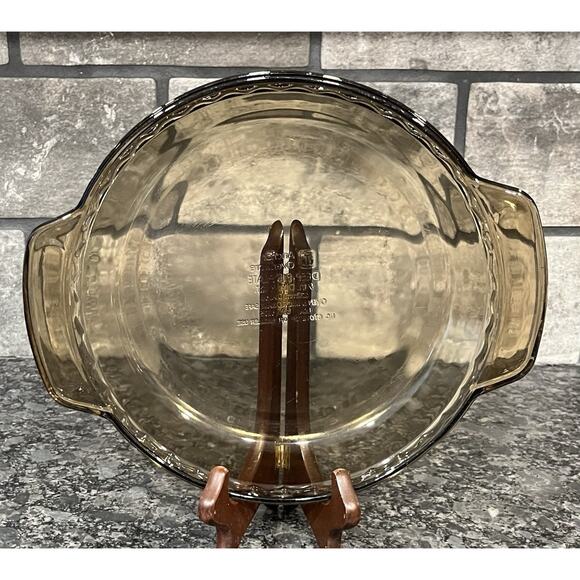 Anchor Hocking Ovenware 9” Amber Brown Glass Deep Pie Plate Scalloped Edge #1075 - Picture 1 of 6